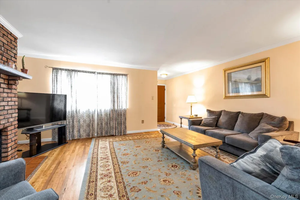 88 E Valley Stream Boulevard #6 Valley Stream, NY 11580