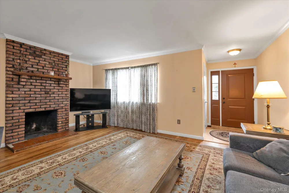 88 E Valley Stream Boulevard #6 Valley Stream, NY 11580