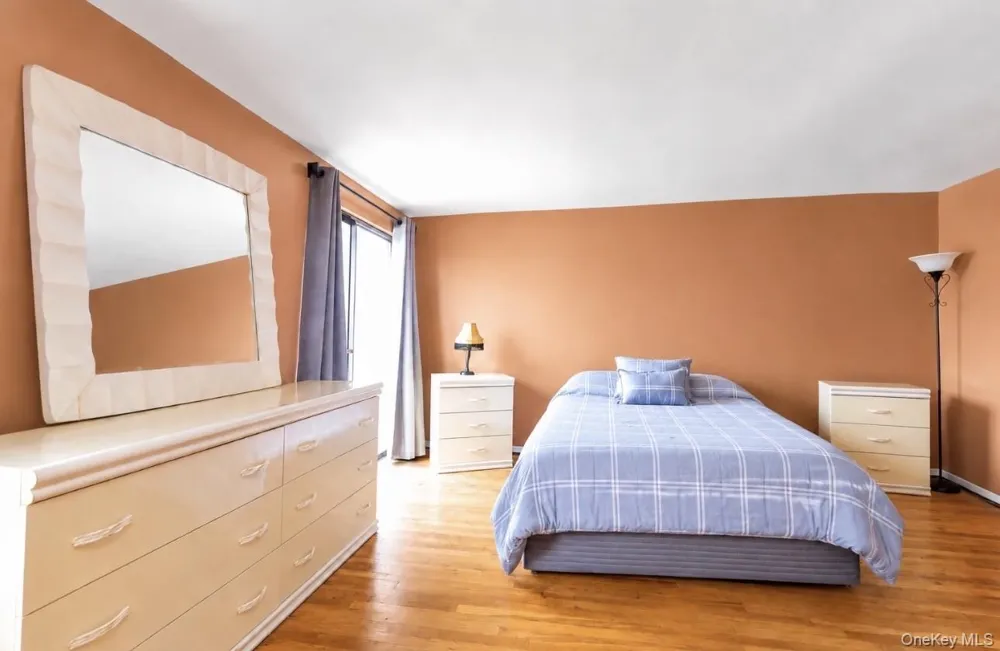 88 E Valley Stream Boulevard #6 Valley Stream, NY 11580