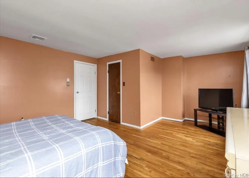 88 E Valley Stream Boulevard #6 Valley Stream, NY 11580