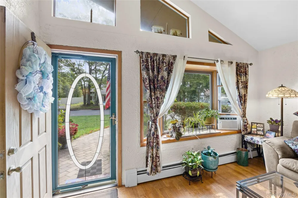 24 Yosemite Lane Coram, NY 11727
