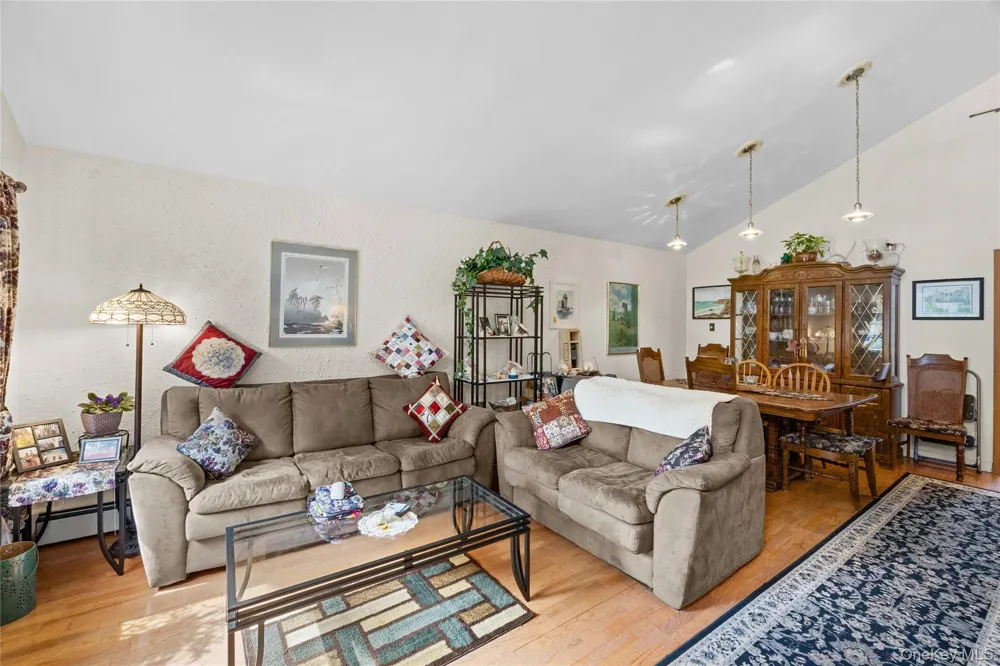 24 Yosemite Lane Coram, NY 11727