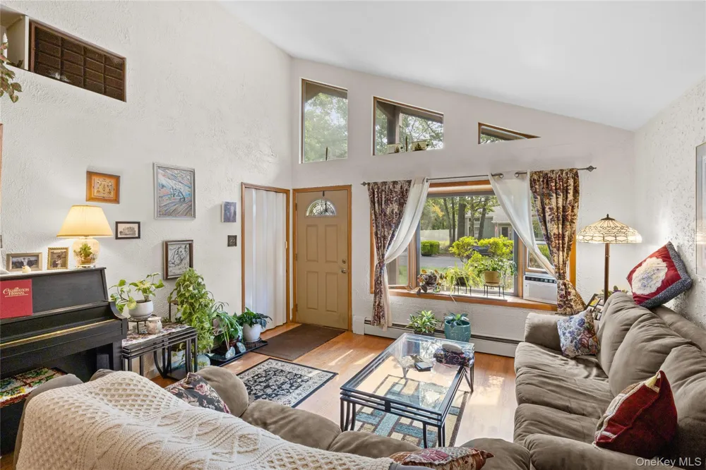 24 Yosemite Lane Coram, NY 11727