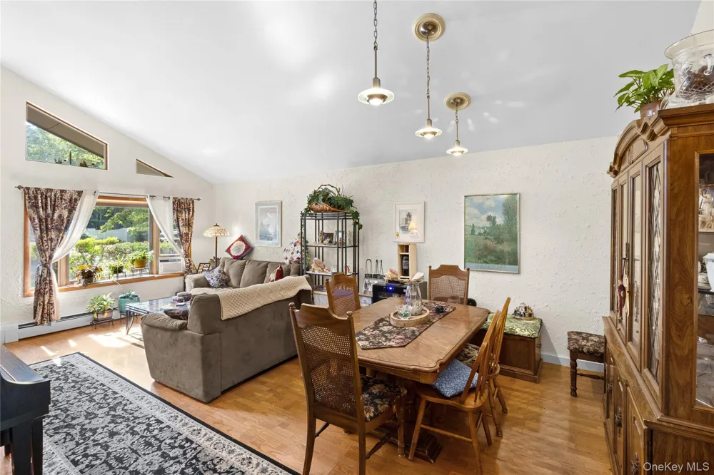 24 Yosemite Lane Coram, NY 11727