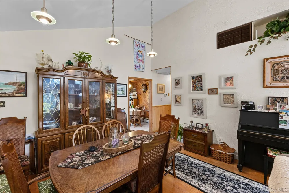 24 Yosemite Lane Coram, NY 11727