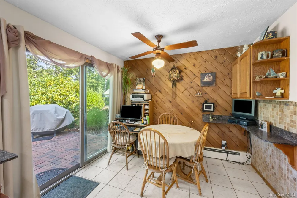 24 Yosemite Lane Coram, NY 11727