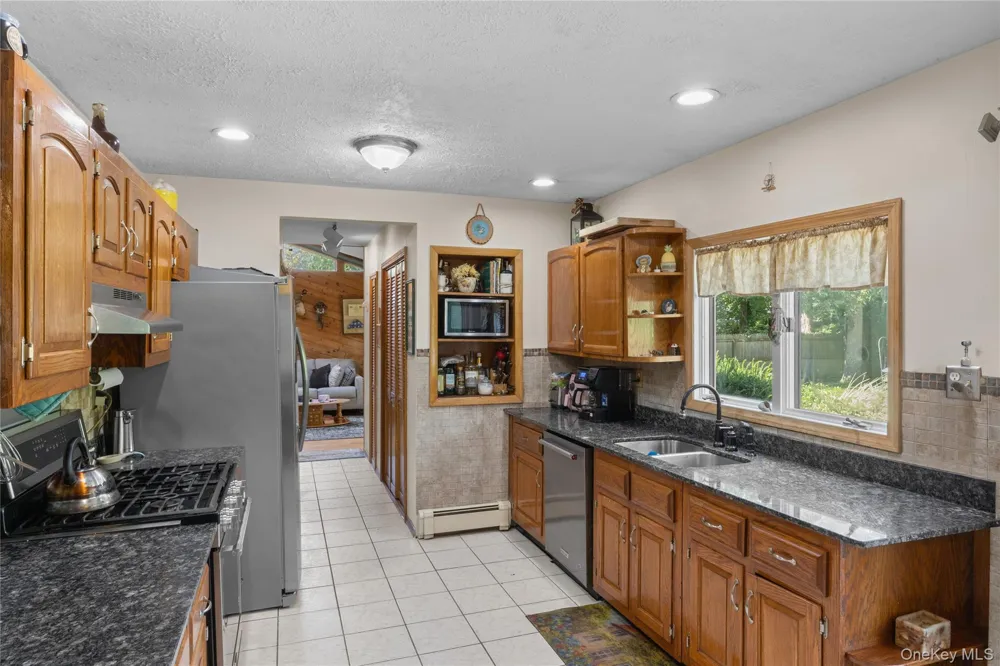 24 Yosemite Lane Coram, NY 11727