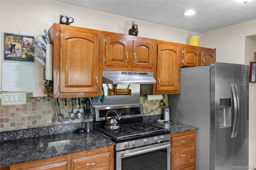24 Yosemite Lane Coram, NY 11727