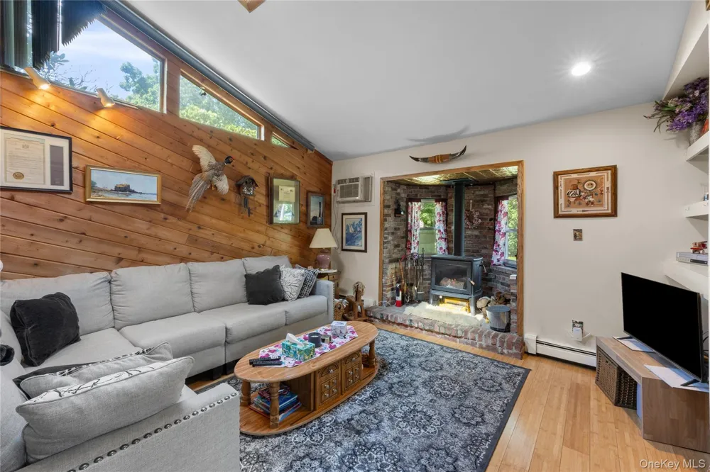 24 Yosemite Lane Coram, NY 11727