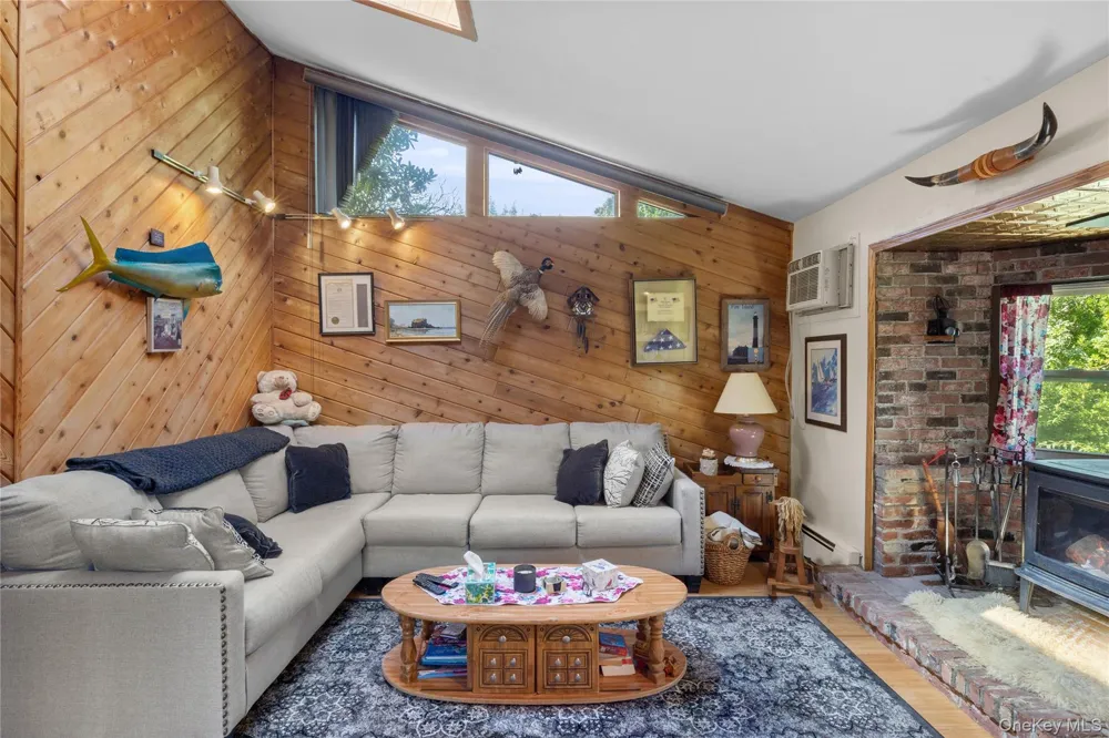 24 Yosemite Lane Coram, NY 11727