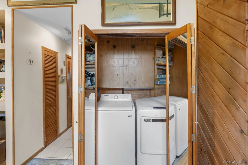 24 Yosemite Lane Coram, NY 11727