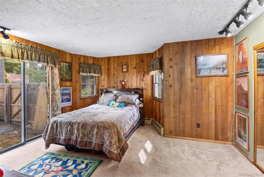 24 Yosemite Lane Coram, NY 11727