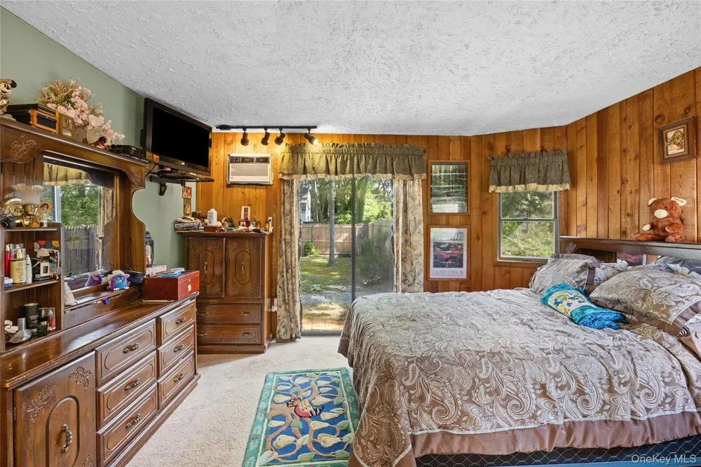 24 Yosemite Lane Coram, NY 11727