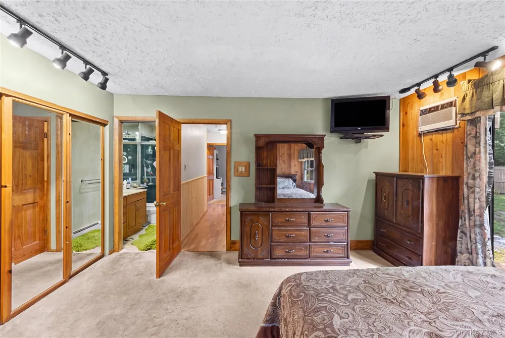 24 Yosemite Lane Coram, NY 11727