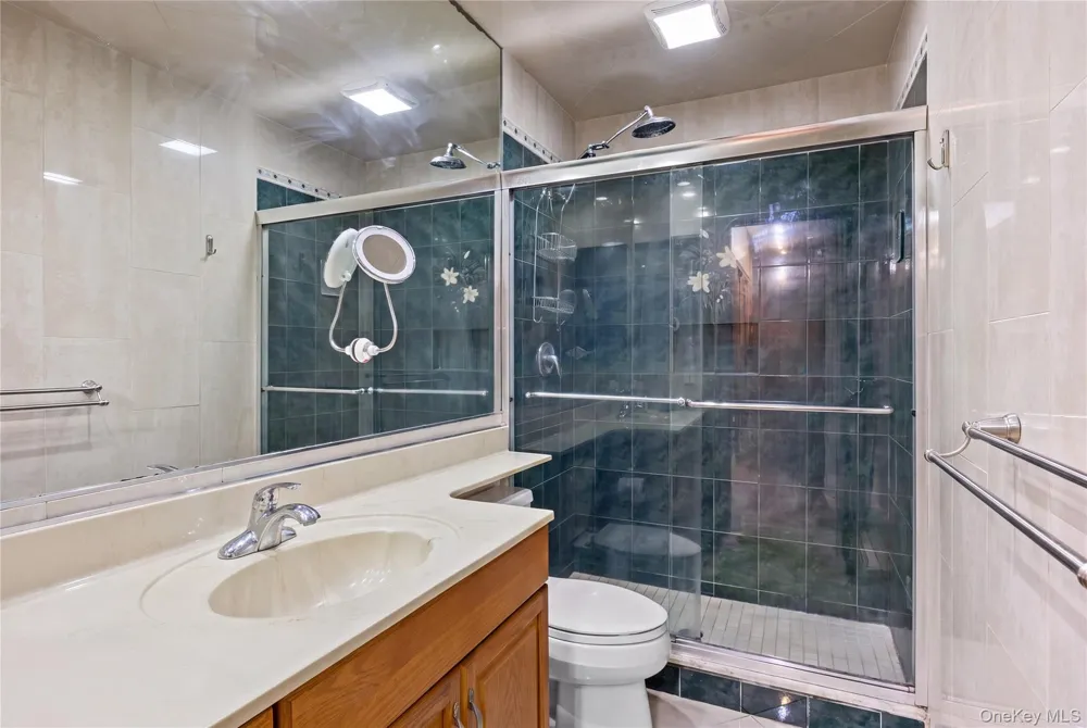 24 Yosemite Lane Coram, NY 11727