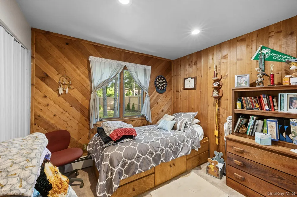 24 Yosemite Lane Coram, NY 11727