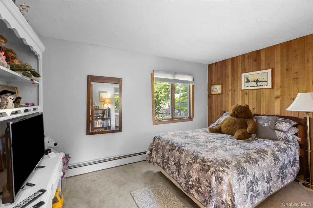 24 Yosemite Lane Coram, NY 11727