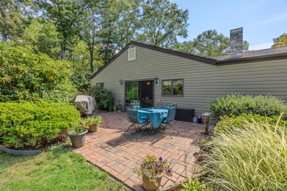 24 Yosemite Lane Coram, NY 11727