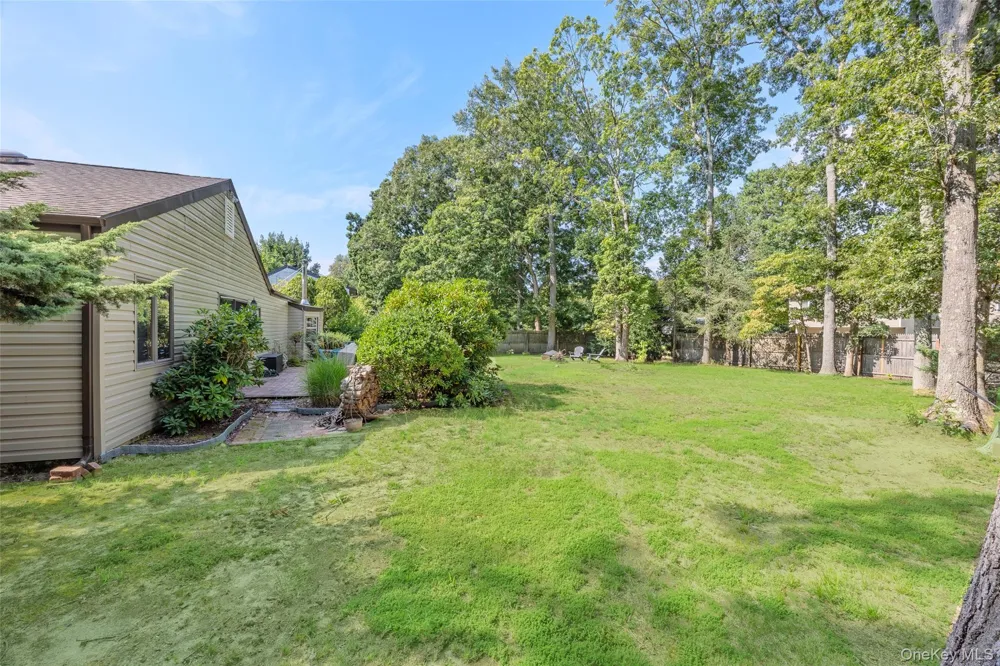 24 Yosemite Lane Coram, NY 11727