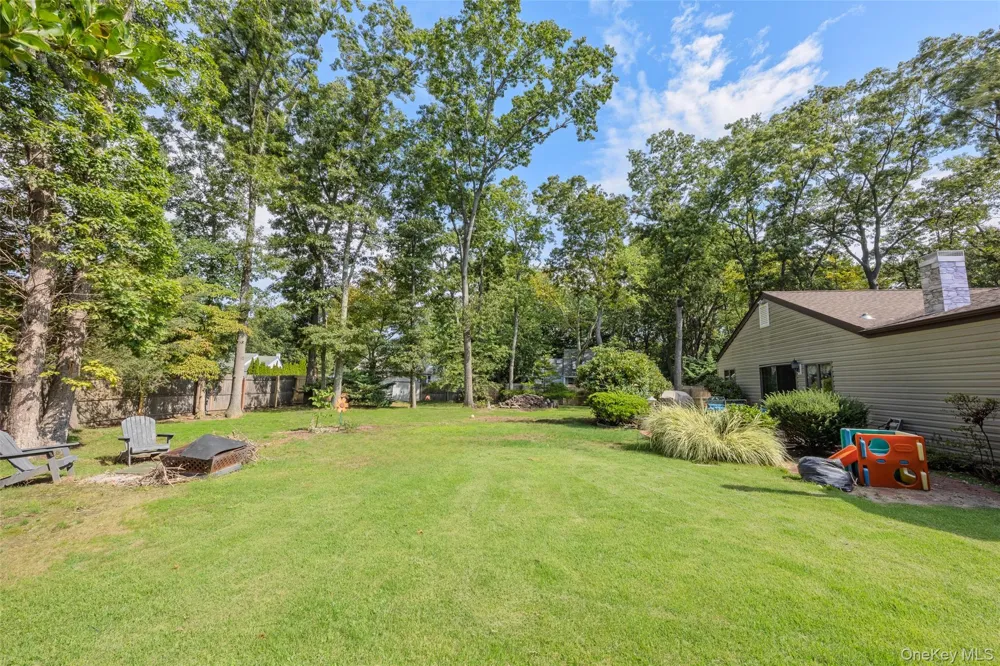 24 Yosemite Lane Coram, NY 11727
