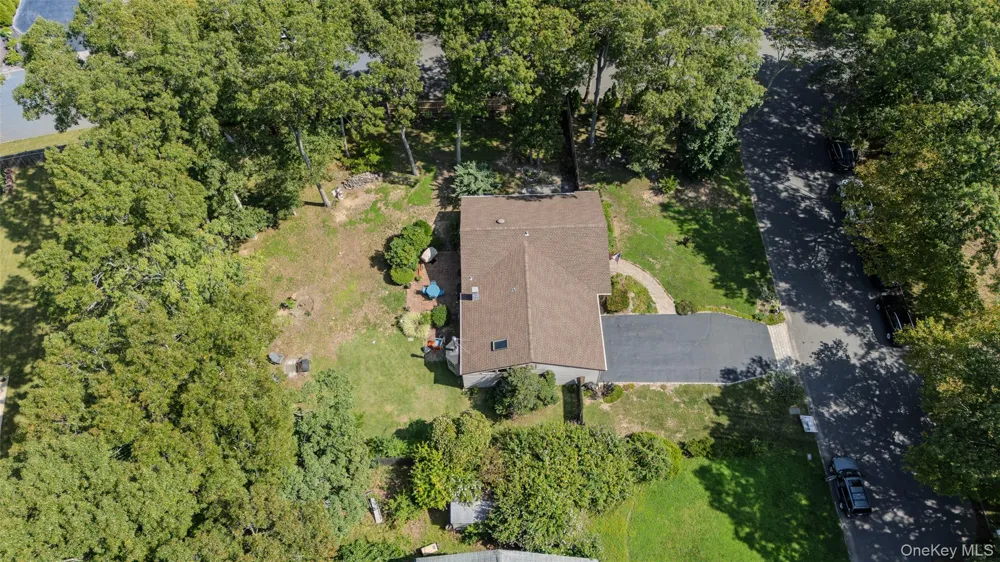24 Yosemite Lane Coram, NY 11727