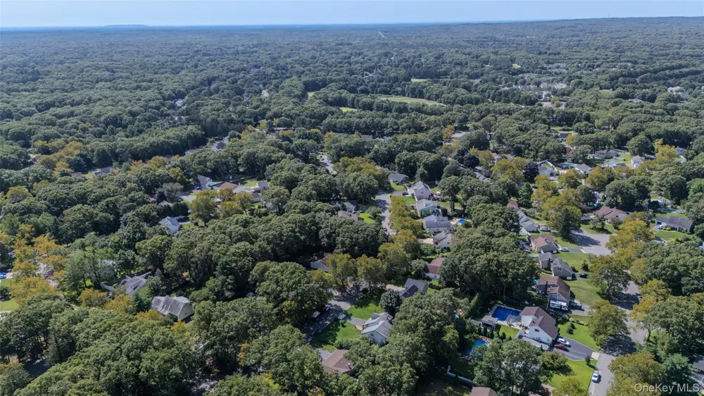 24 Yosemite Lane Coram, NY 11727
