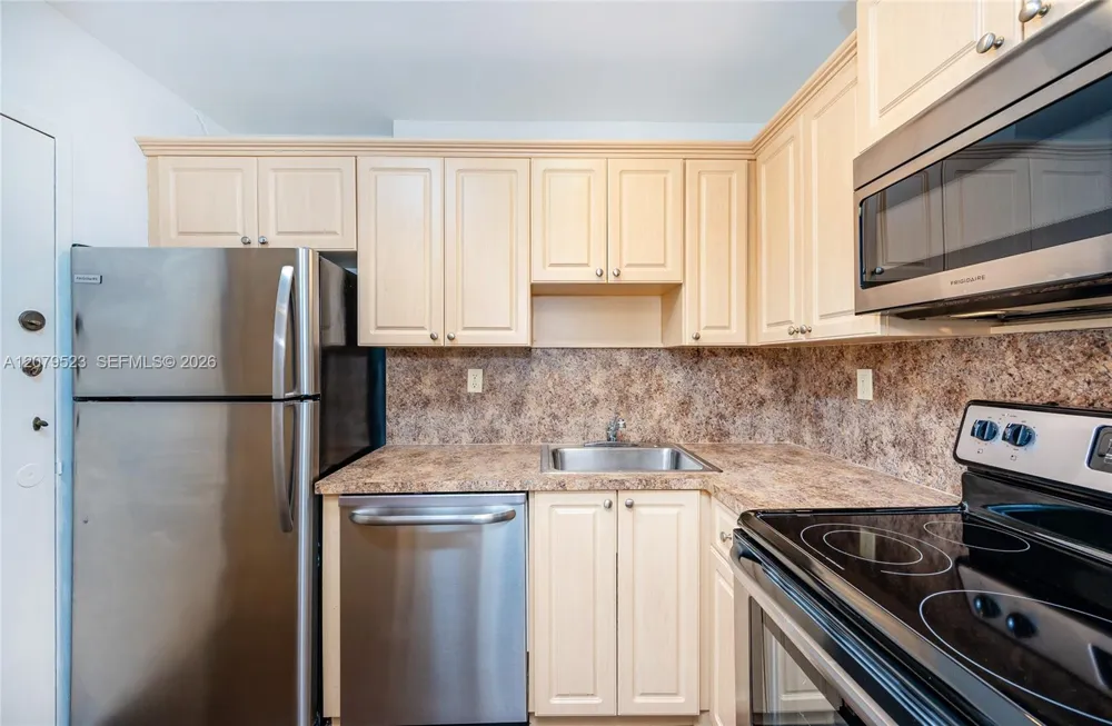 2899 Collins Ave #1505 Miami Beach, FL 33140