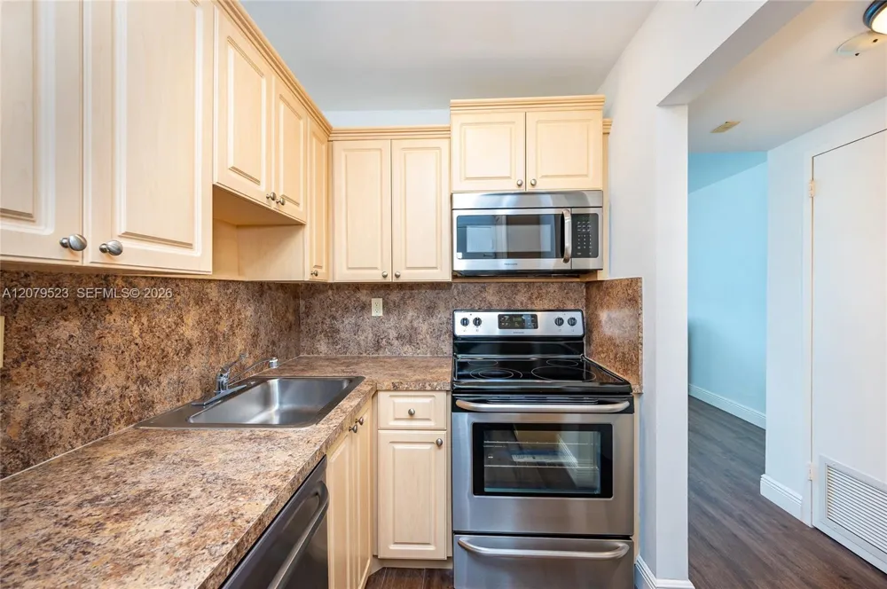 2899 Collins Ave #1505 Miami Beach, FL 33140