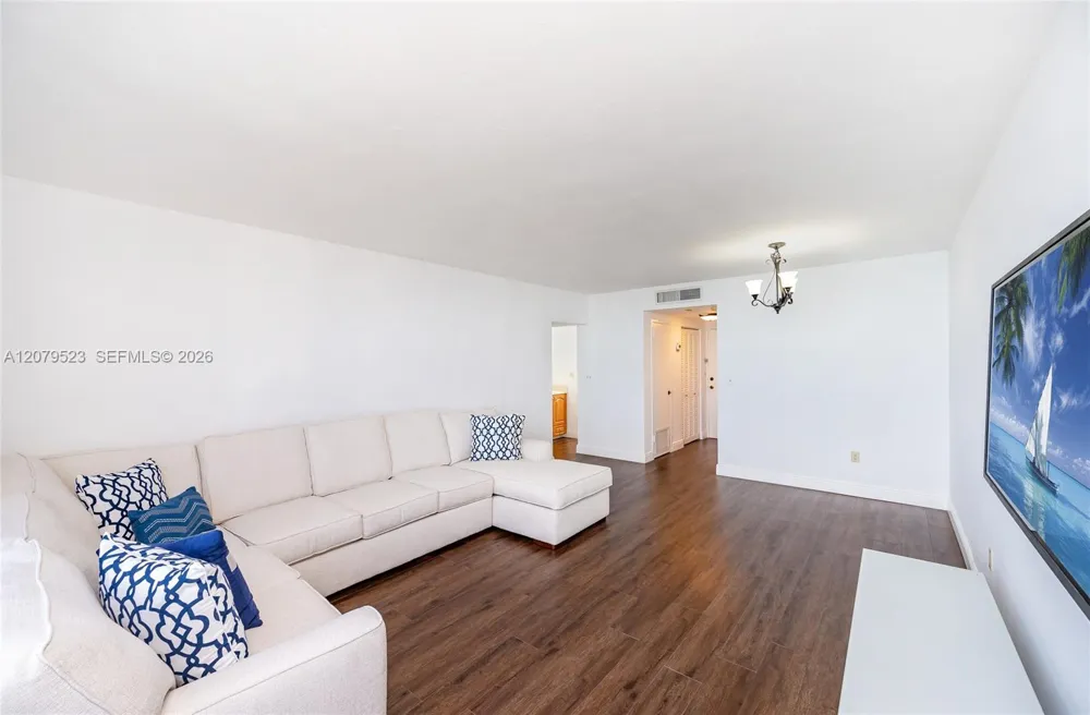 2899 Collins Ave #1505 Miami Beach, FL 33140