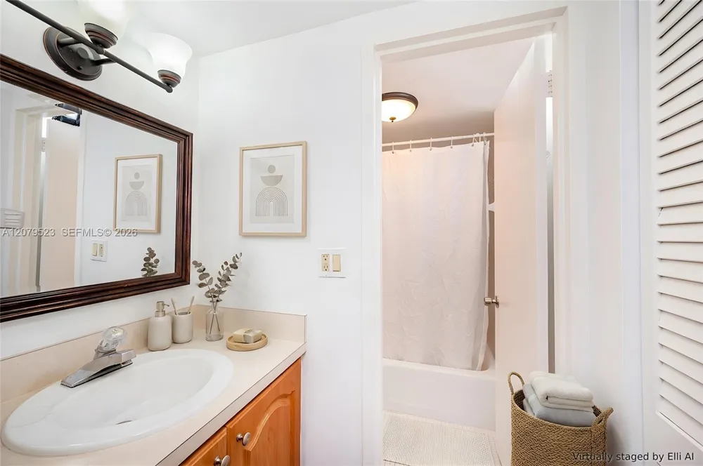 2899 Collins Ave #1505 Miami Beach, FL 33140