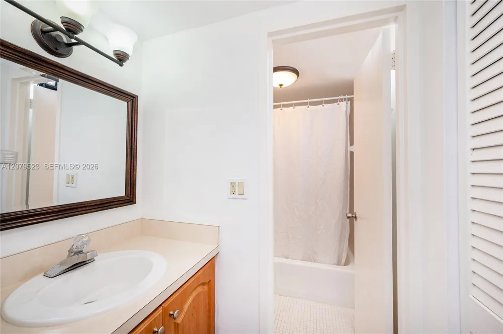 2899 Collins Ave #1505 Miami Beach, FL 33140