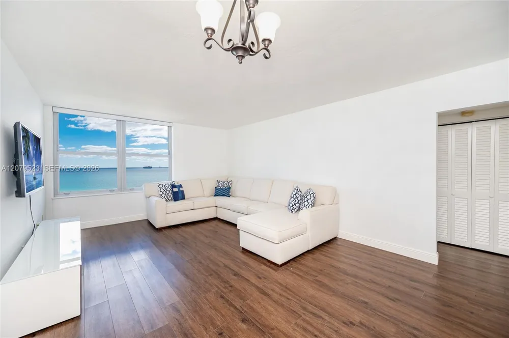2899 Collins Ave #1505 Miami Beach, FL 33140
