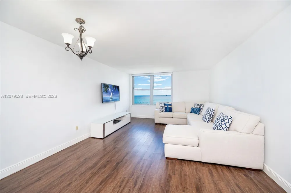2899 Collins Ave #1505 Miami Beach, FL 33140