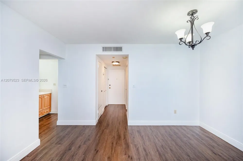 2899 Collins Ave #1505 Miami Beach, FL 33140