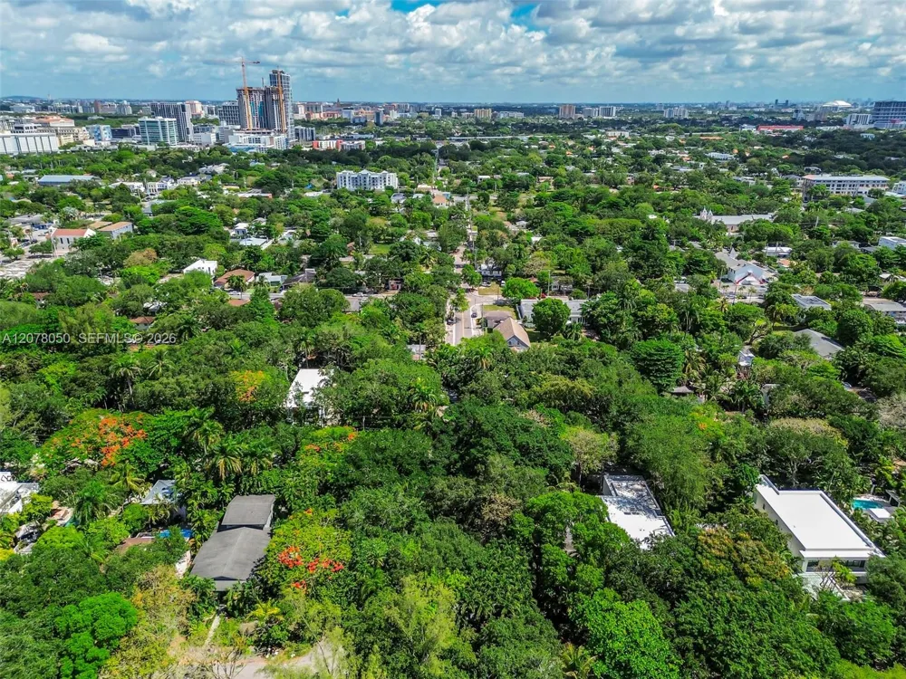3595 Avocado Ave Miami, FL 33133