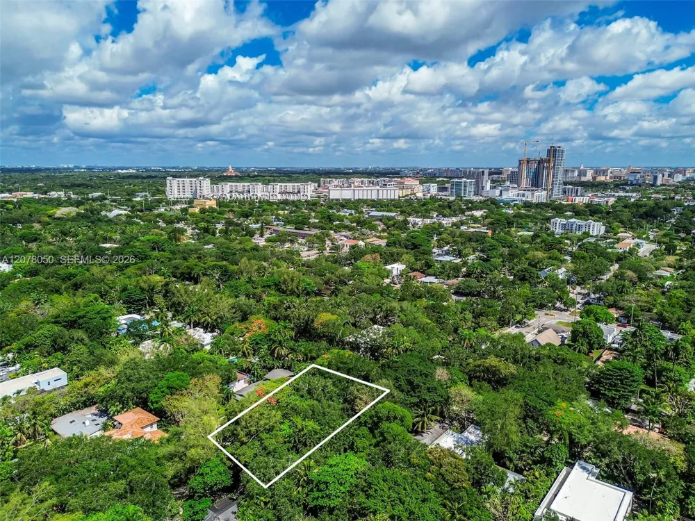 3595 Avocado Ave Miami, FL 33133