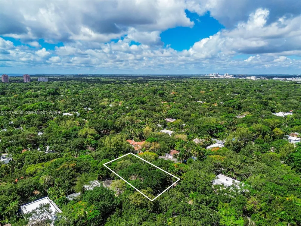 3595 Avocado Ave Miami, FL 33133