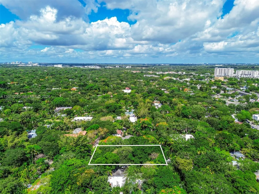 3595 Avocado Ave Miami, FL 33133