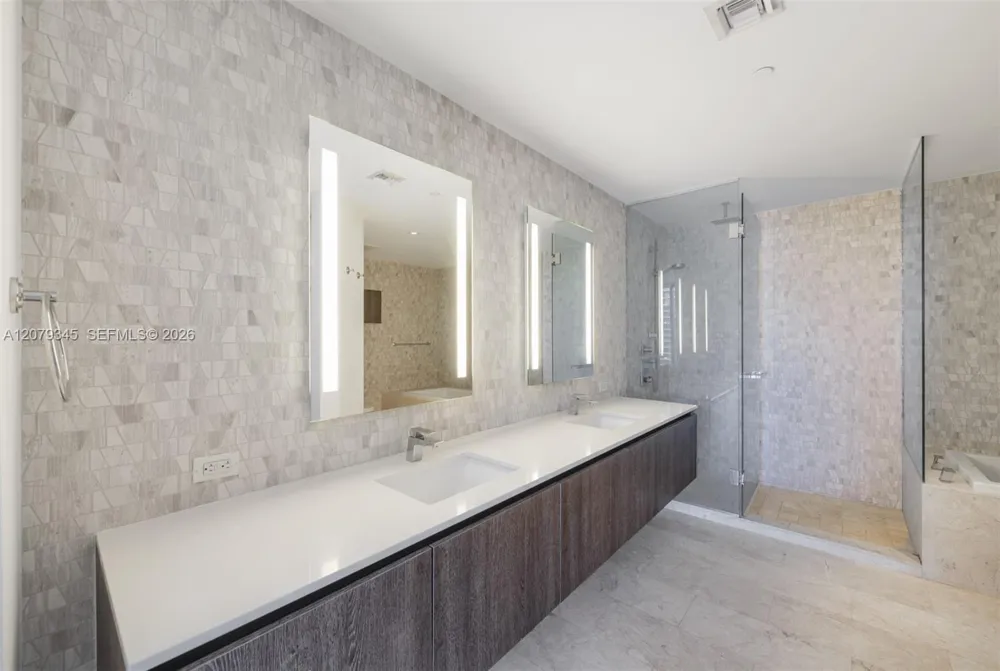 88 SW 7th St #3409 Miami, FL 33130