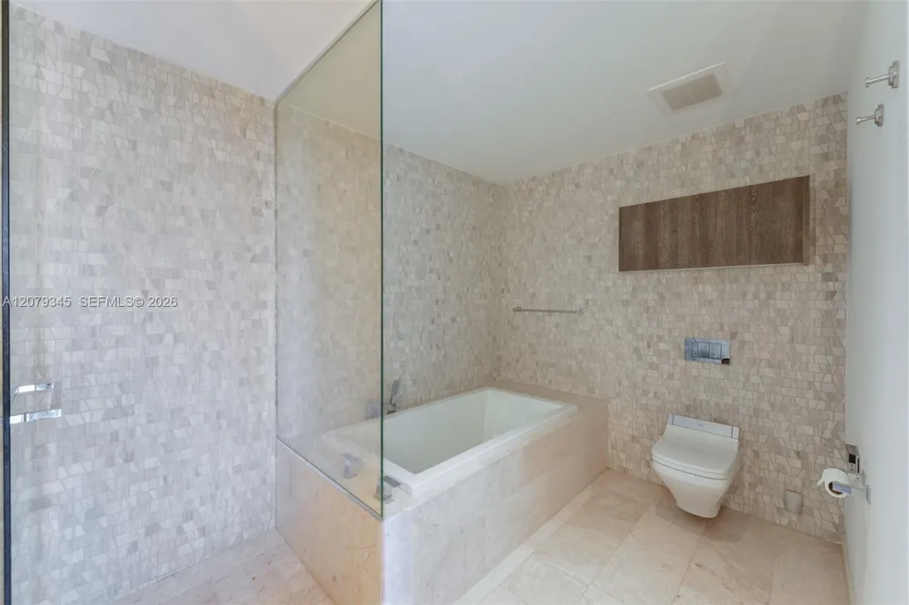 88 SW 7th St #3409 Miami, FL 33130