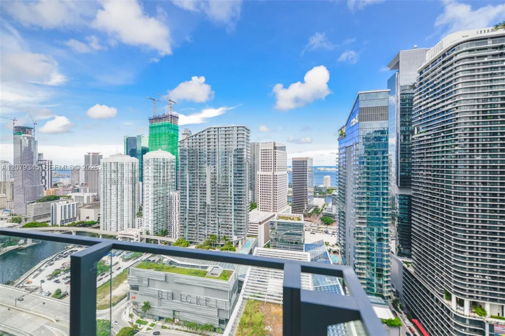 88 SW 7th St #3409 Miami, FL 33130