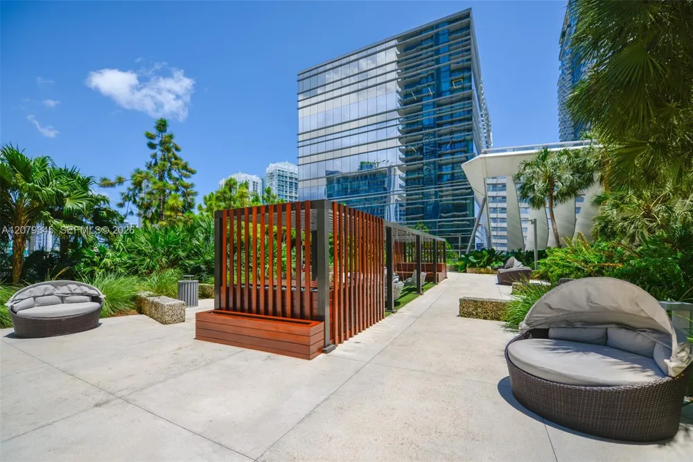 88 SW 7th St #3409 Miami, FL 33130
