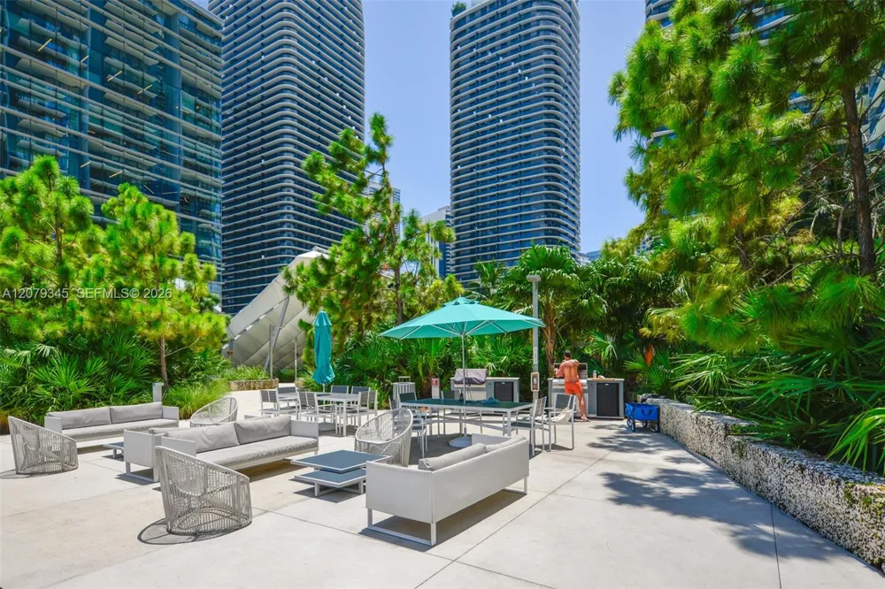 88 SW 7th St #3409 Miami, FL 33130