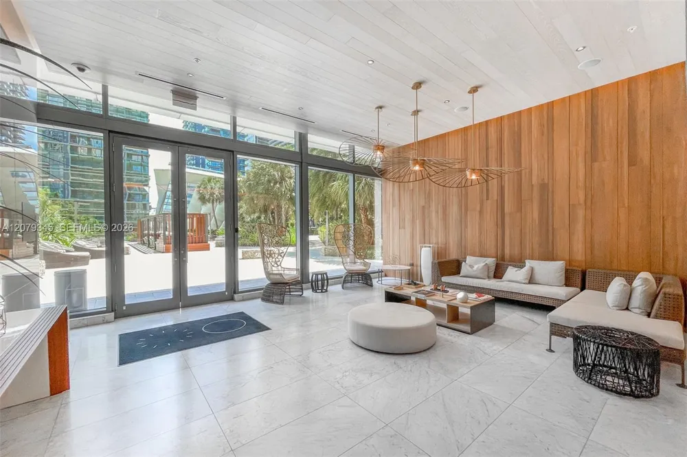 88 SW 7th St #3409 Miami, FL 33130