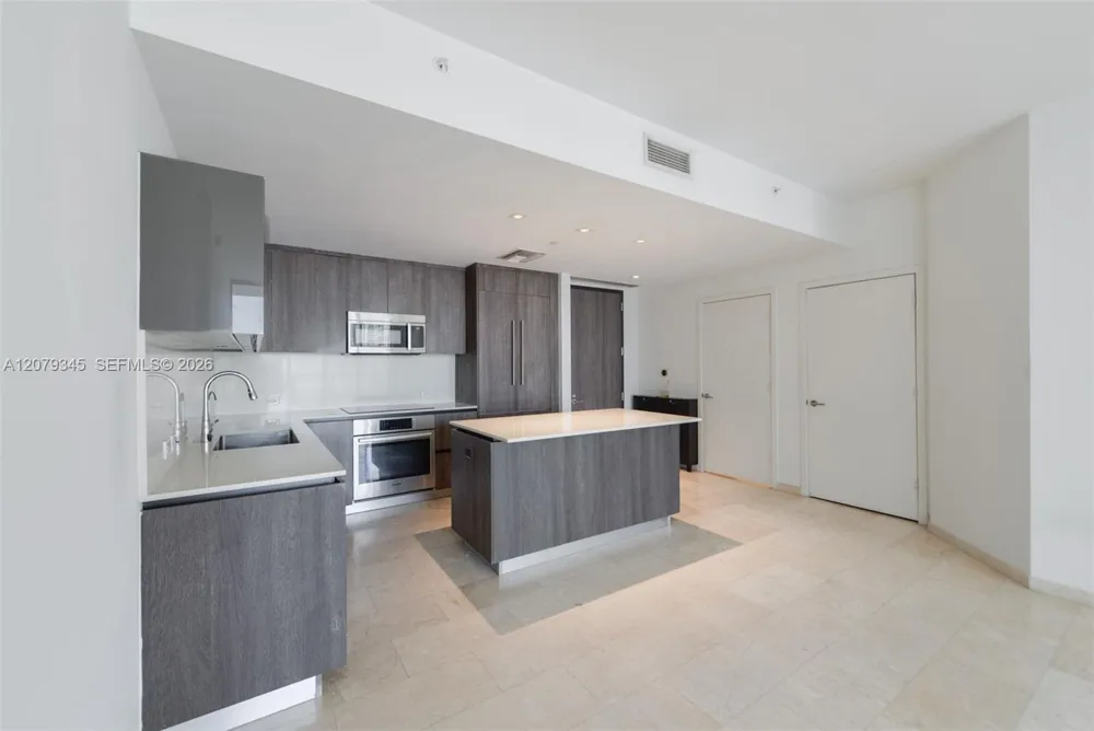 88 SW 7th St #3409 Miami, FL 33130