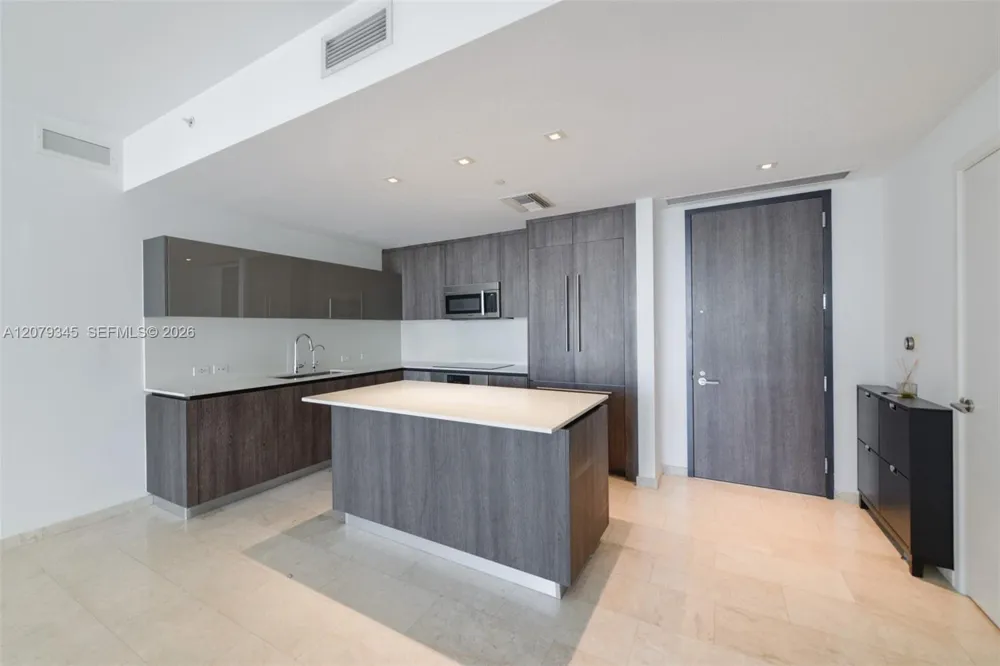 88 SW 7th St #3409 Miami, FL 33130