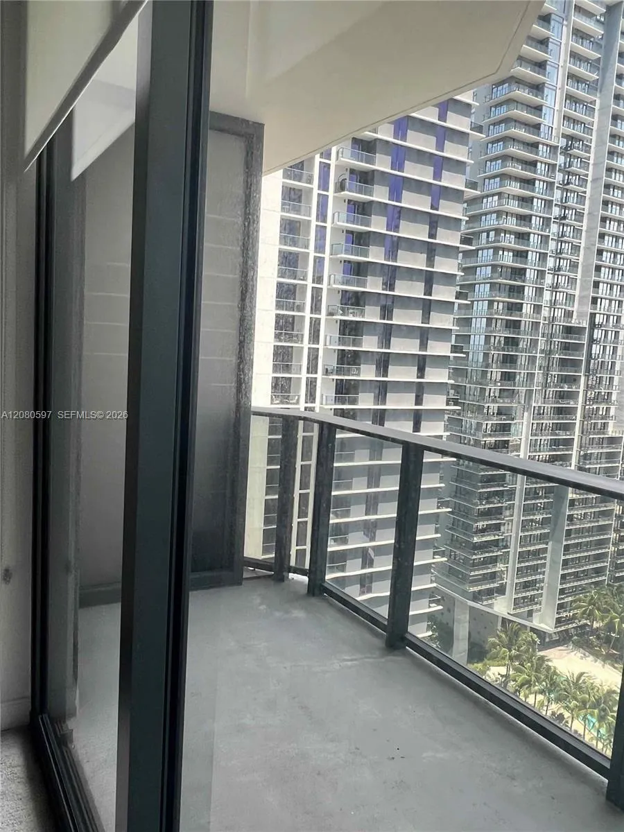 45 SW 9th St #2809 Miami, FL 33130