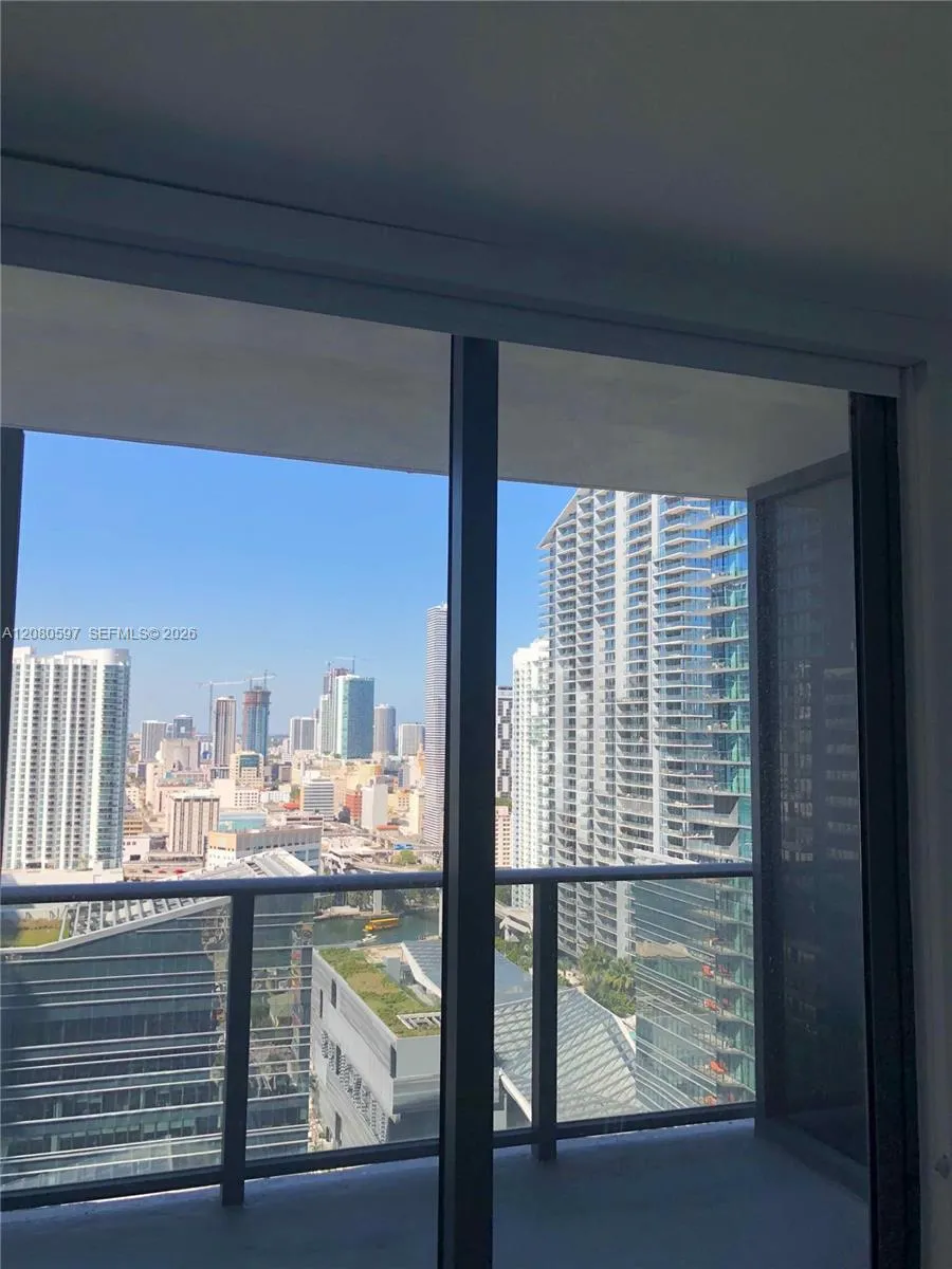 45 SW 9th St #2809 Miami, FL 33130