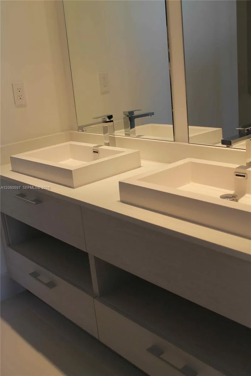 45 SW 9th St #2809 Miami, FL 33130