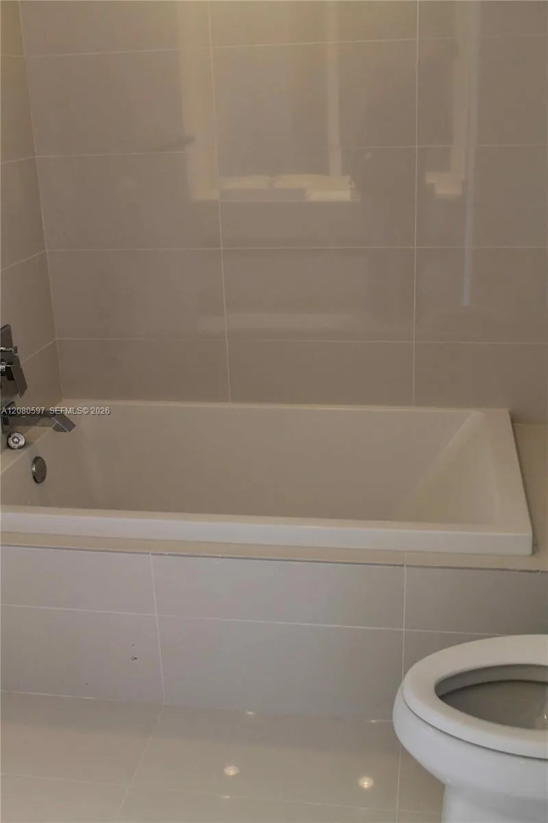 45 SW 9th St #2809 Miami, FL 33130